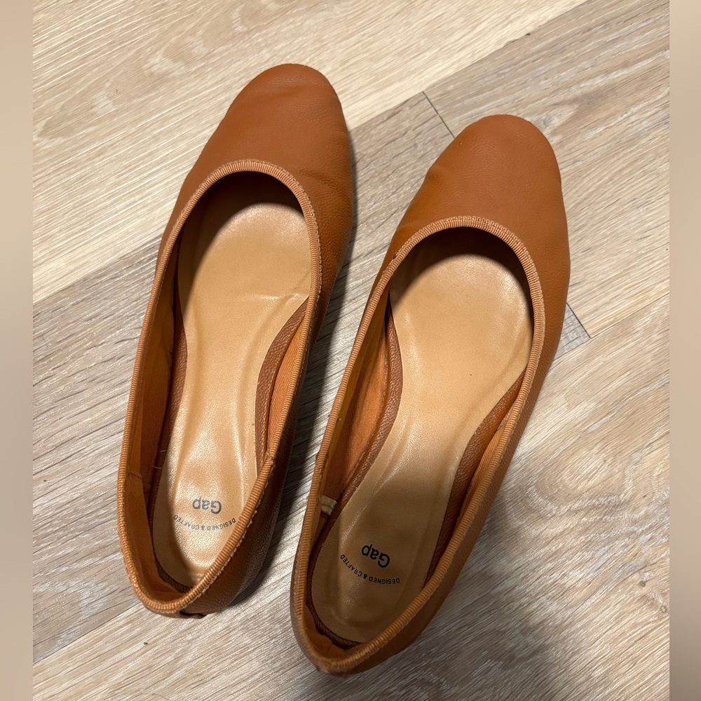 Cognac brown Gap flats